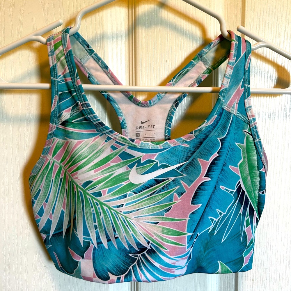 Nike sports bra size medium